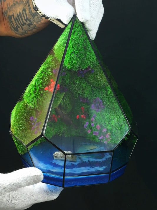 Terrarium N°054 – The Luminous Lake | Lago di Resina Luminescente