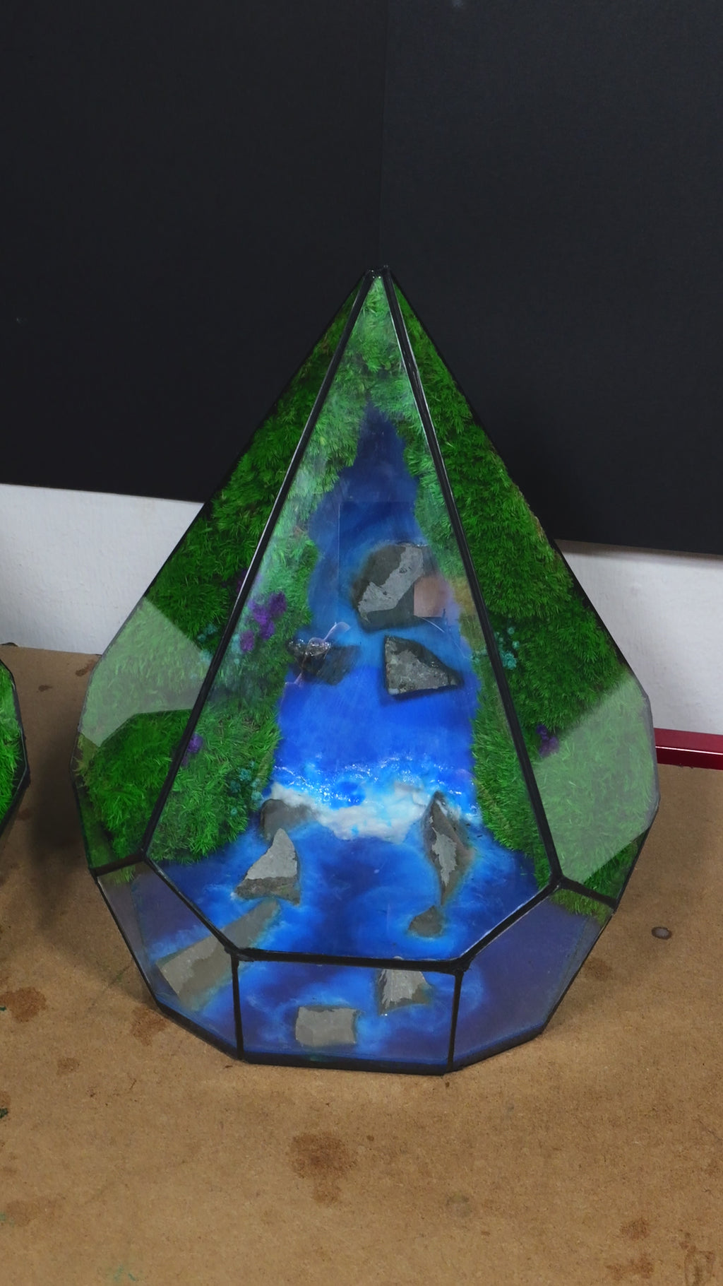 Terrarium lampada da scrivania con resina luminescente al buio cascata diorama 52