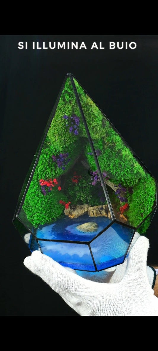 Terrarium N°056 – Lago di Resina Luminescente | Ecosistema in Vetro Artigianale