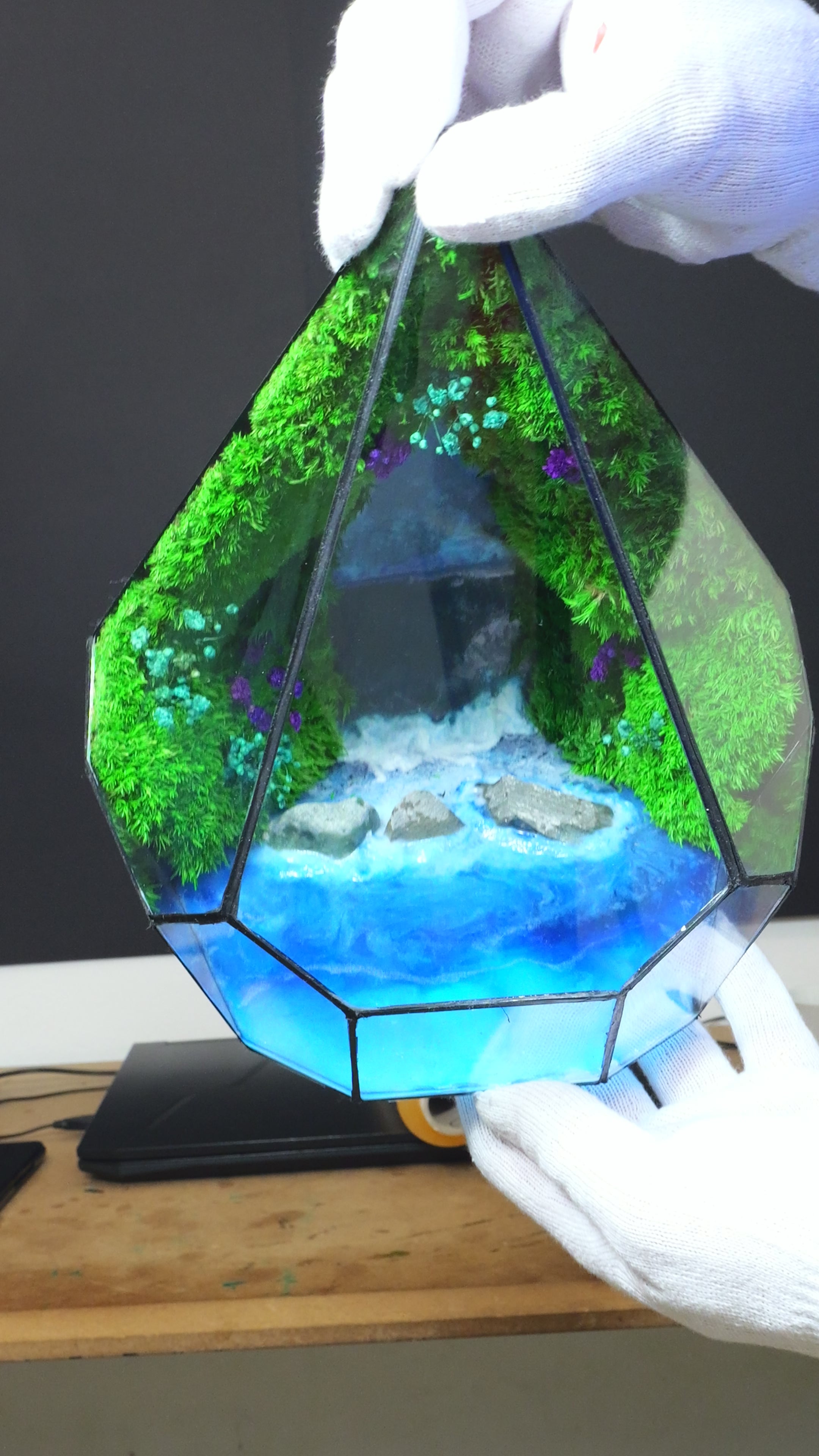 Terrarium lampada da scrivania con resina luminescente al buio cascata diorama 51