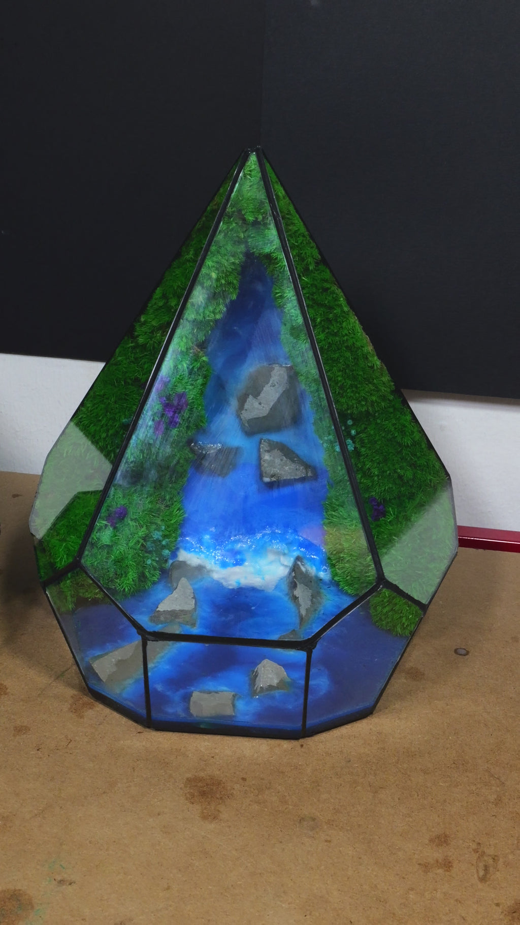 Terrarium lampada da scrivania con resina luminescente al buio cascata diorama 52