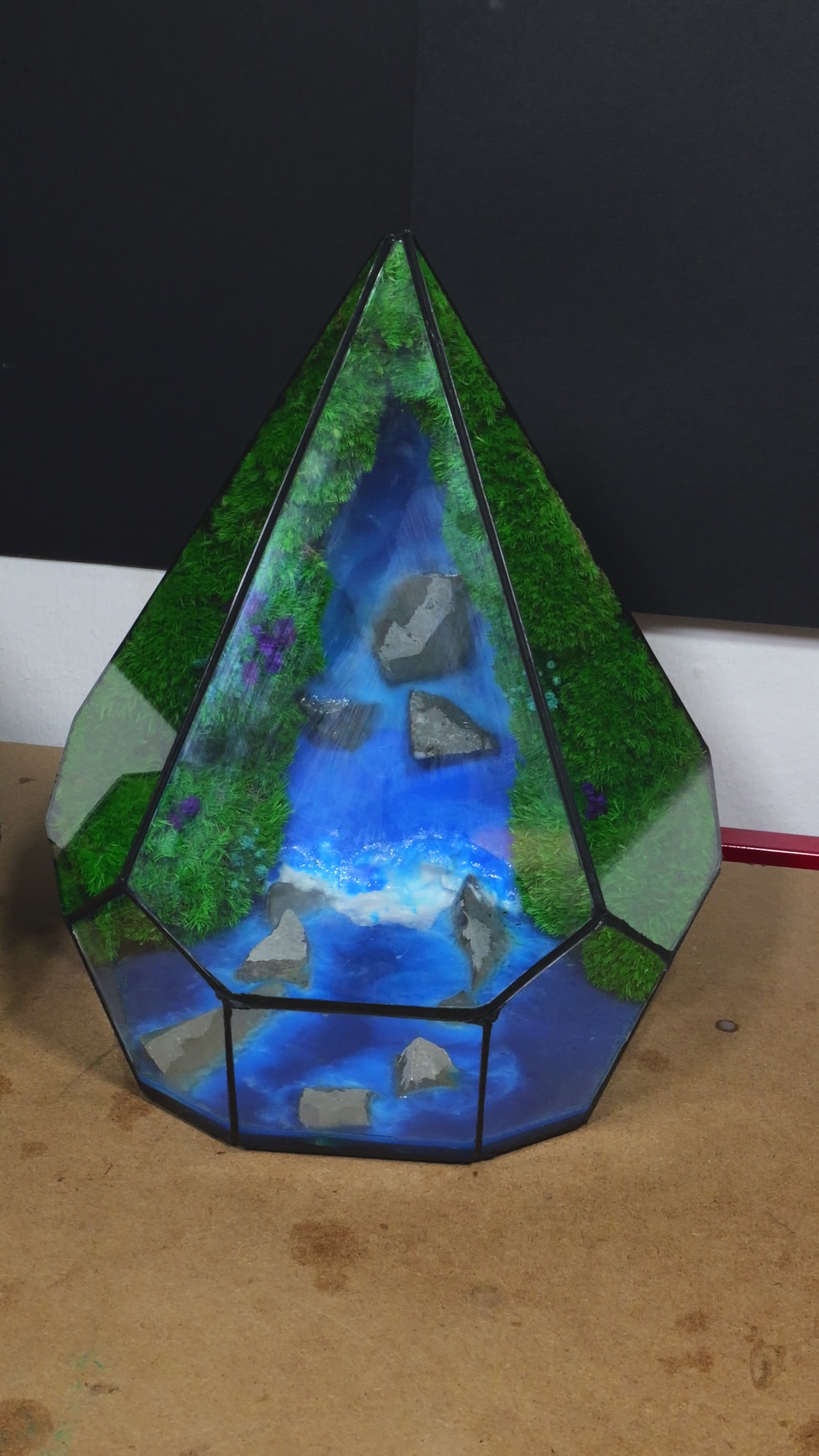 Terrarium lampada da scrivania con resina luminescente al buio cascata diorama 52
