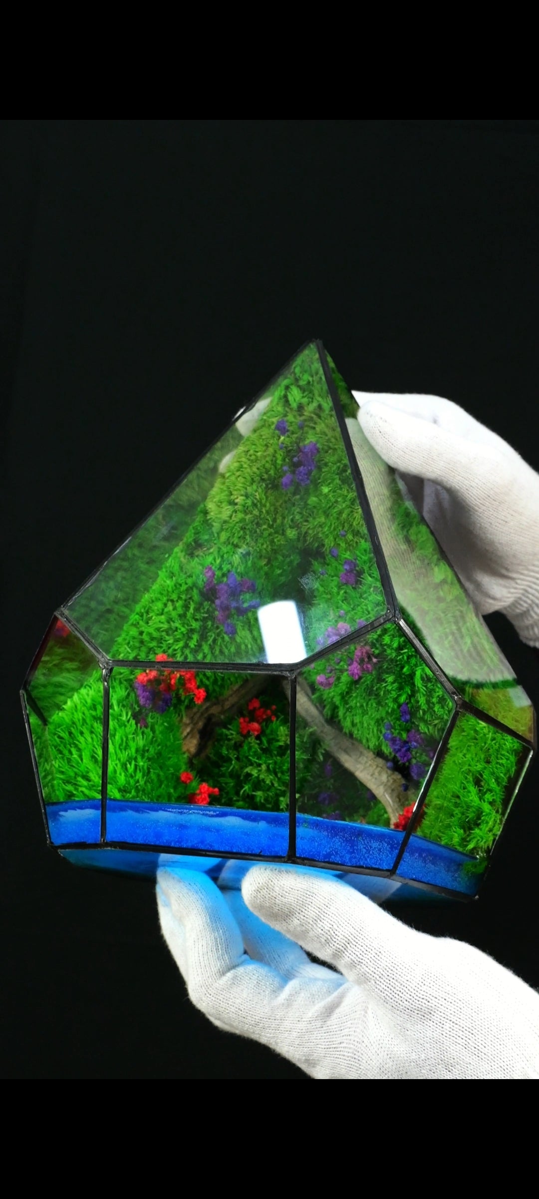 Terrarium N°056 – Lago di Resina Luminescente | Ecosistema in Vetro Artigianale